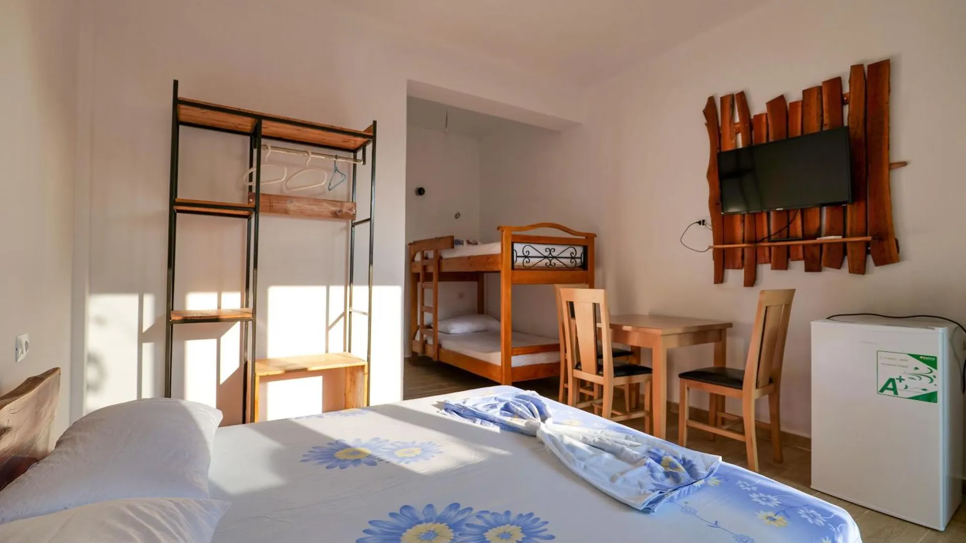 Hotel Tropikal - Freskia Bunec Sarandë