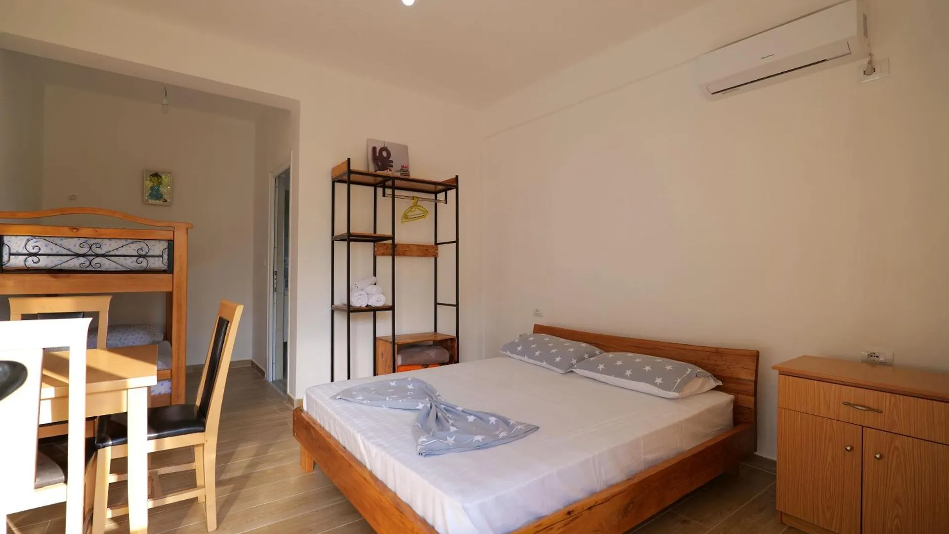 Hotel Tropikal - Freskia Bunec Sarandë
